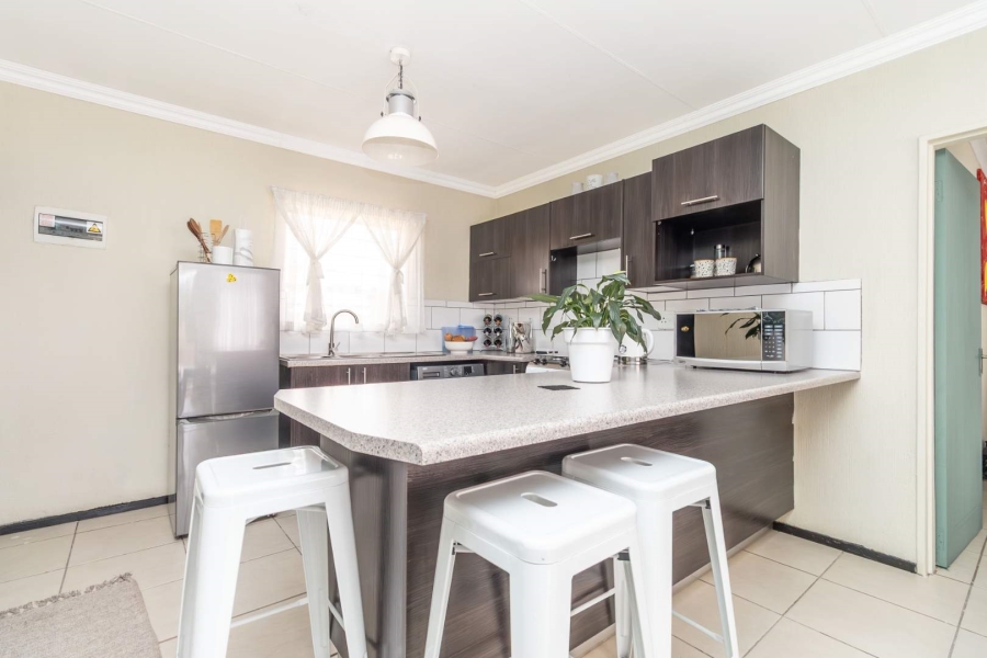 To Let 2 Bedroom Property for Rent in Honeypark Gauteng