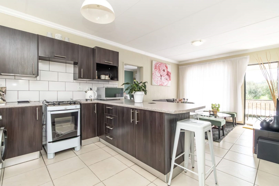 To Let 2 Bedroom Property for Rent in Honeypark Gauteng