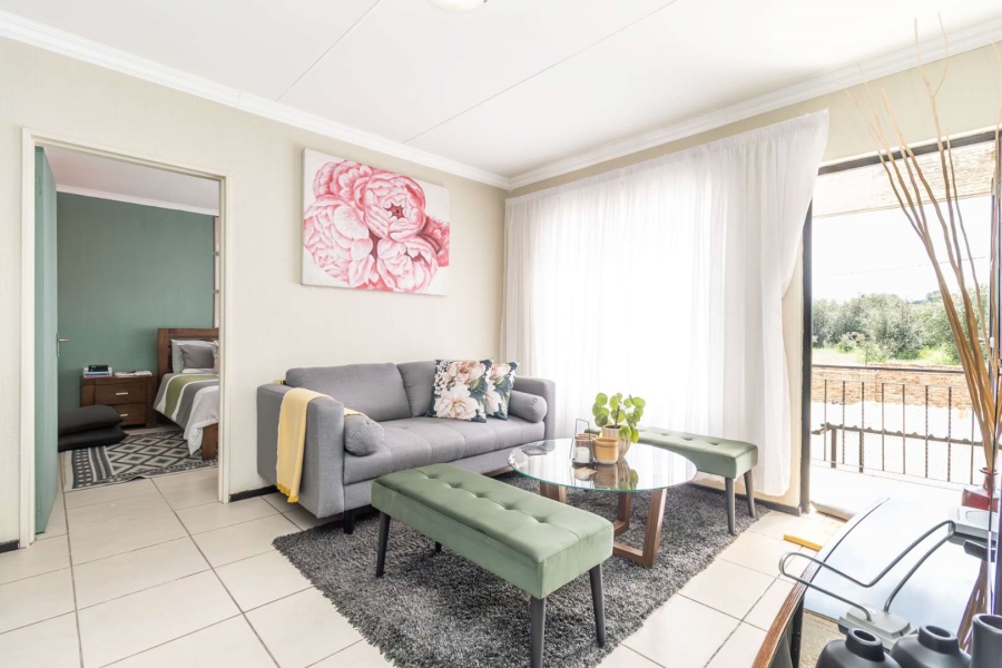 To Let 2 Bedroom Property for Rent in Honeypark Gauteng