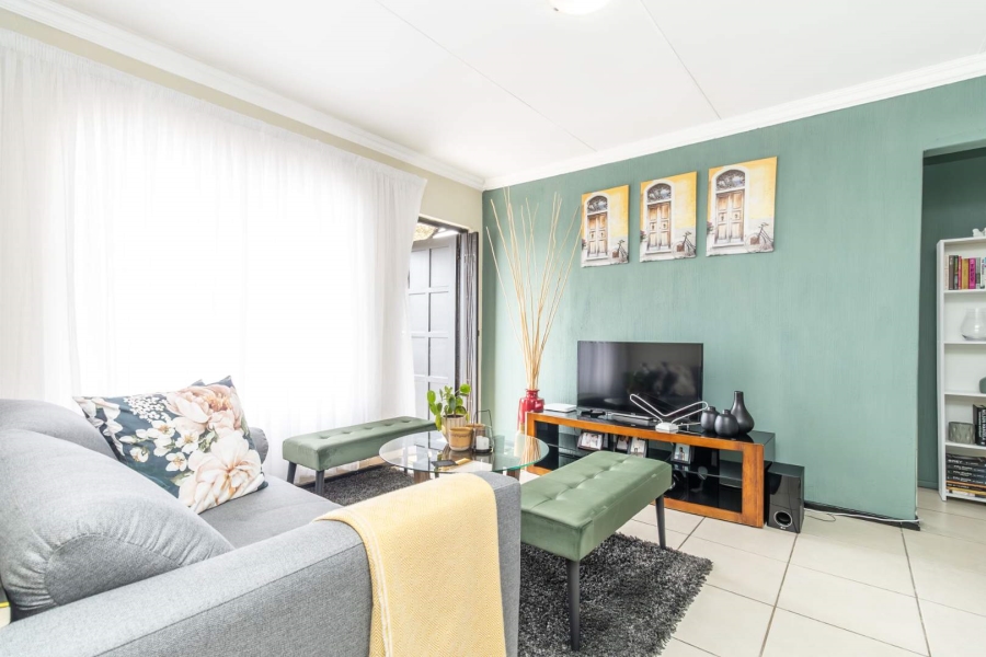 To Let 2 Bedroom Property for Rent in Honeypark Gauteng