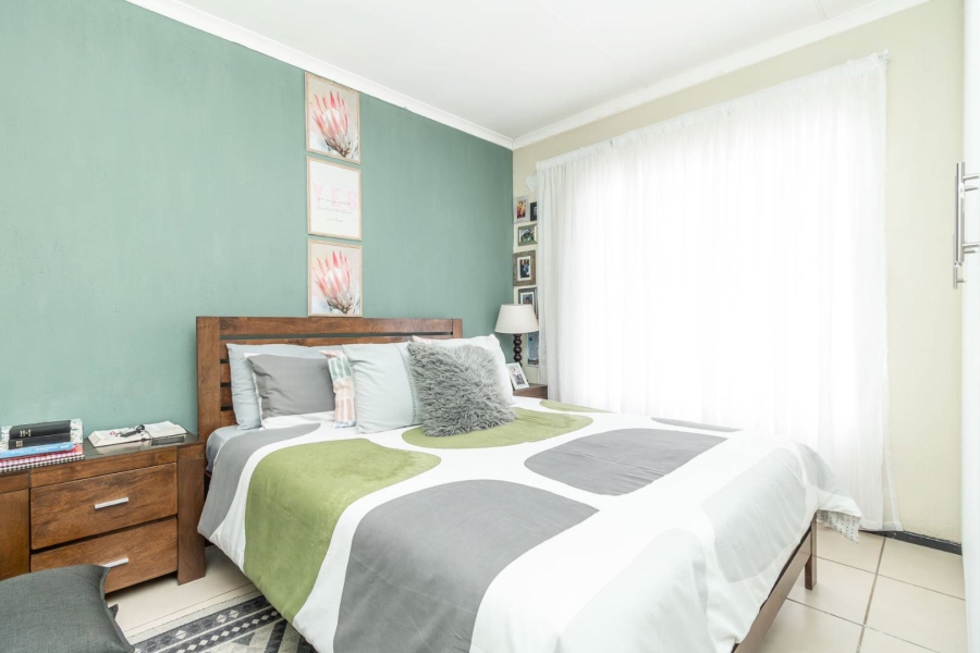 To Let 2 Bedroom Property for Rent in Honeypark Gauteng