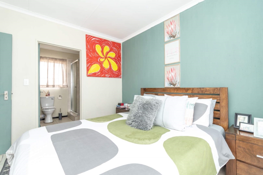 To Let 2 Bedroom Property for Rent in Honeypark Gauteng