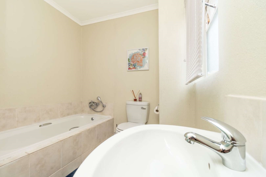To Let 2 Bedroom Property for Rent in Honeypark Gauteng