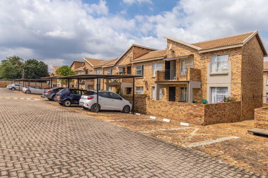 To Let 2 Bedroom Property for Rent in Honeypark Gauteng
