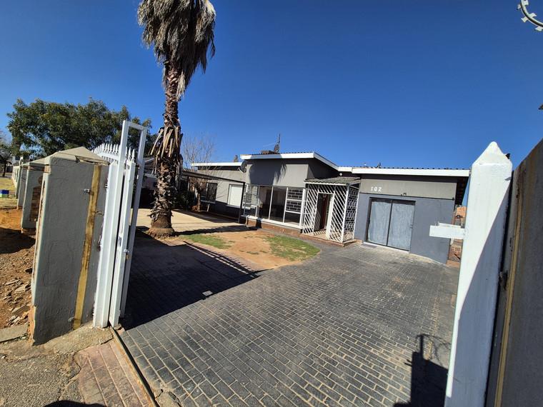 To Let 6 Bedroom Property for Rent in Leondale Gauteng