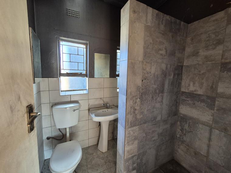 To Let 6 Bedroom Property for Rent in Leondale Gauteng