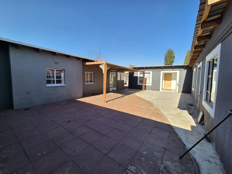 To Let 6 Bedroom Property for Rent in Leondale Gauteng