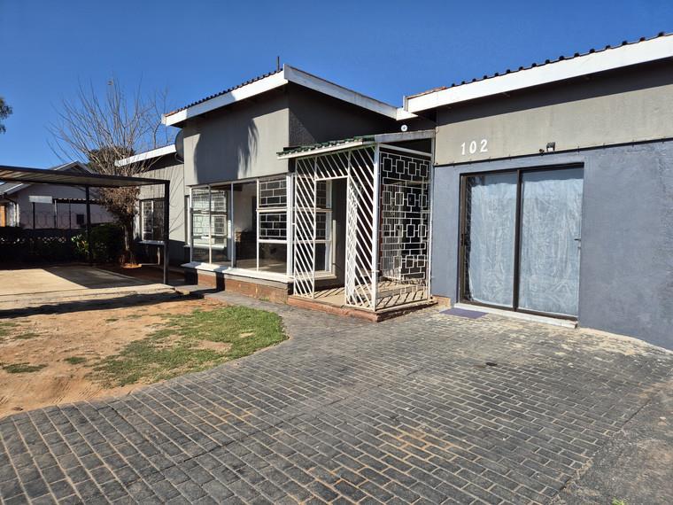 To Let 6 Bedroom Property for Rent in Leondale Gauteng