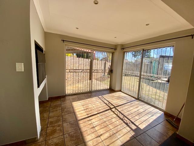 To Let 3 Bedroom Property for Rent in Wierdapark Gauteng