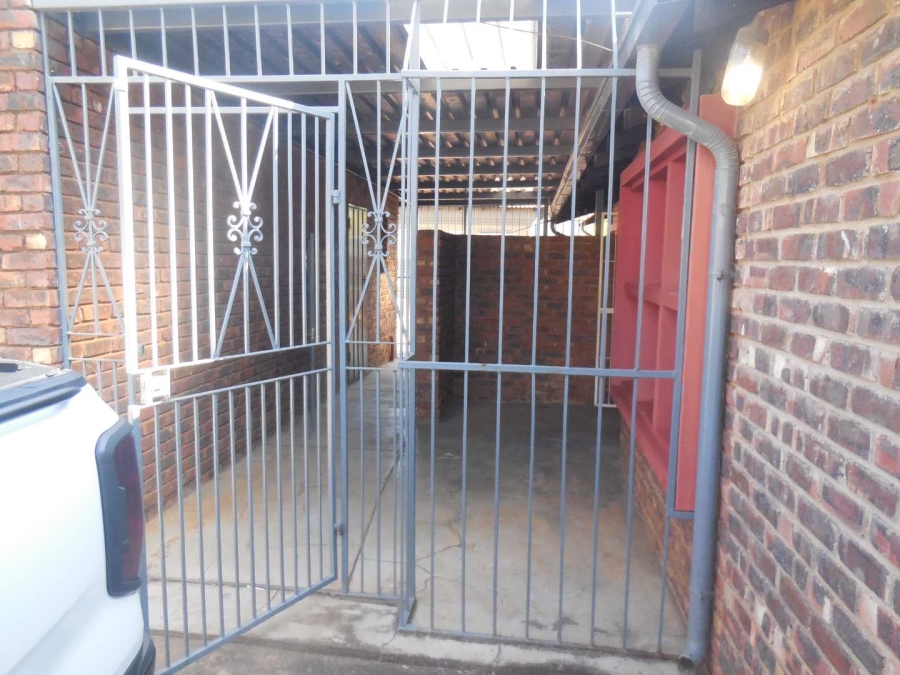 To Let 3 Bedroom Property for Rent in Silverton Gauteng