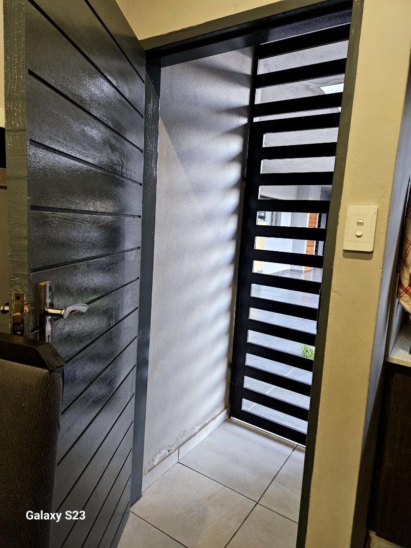 2 Bedroom Property for Sale in Pretoria North Gauteng