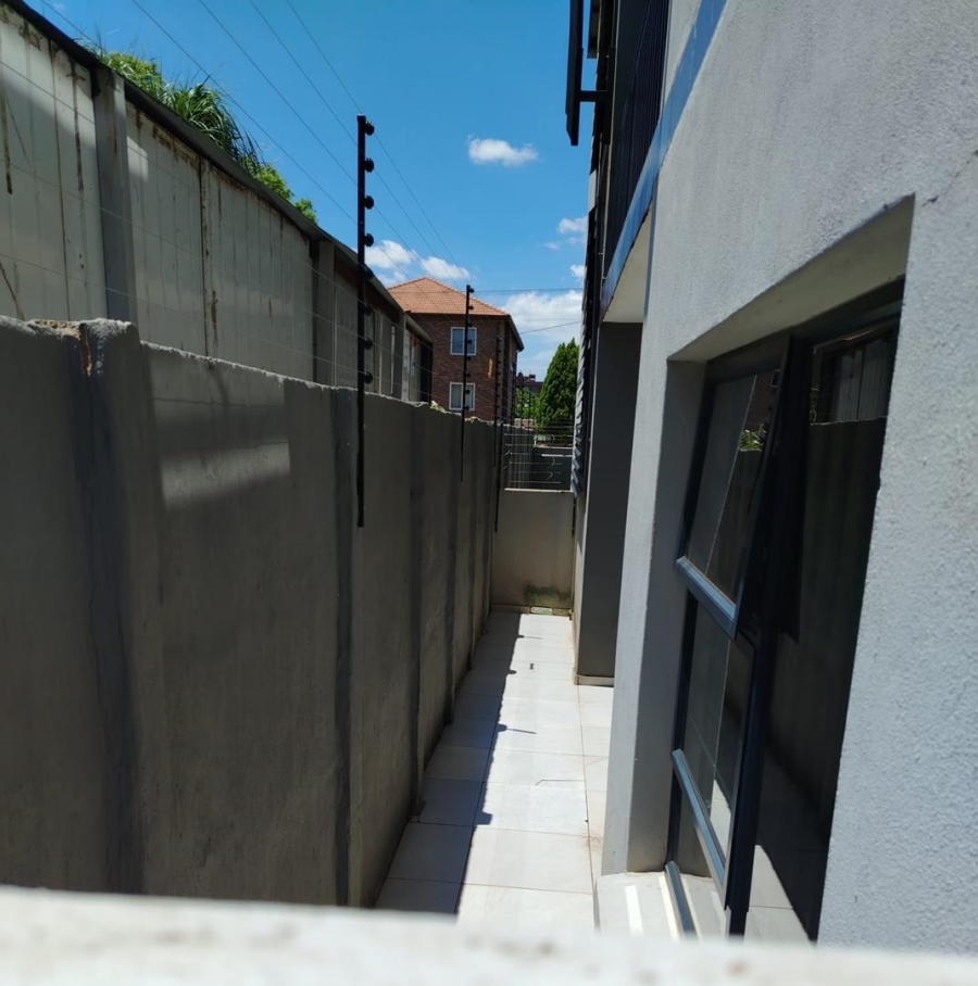 2 Bedroom Property for Sale in Pretoria North Gauteng