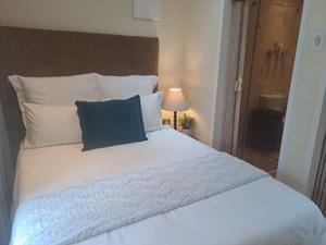 To Let 1 Bedroom Property for Rent in Illovo Gauteng