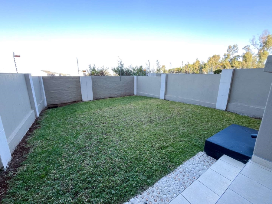 To Let 1 Bedroom Property for Rent in Blue Hills Gauteng