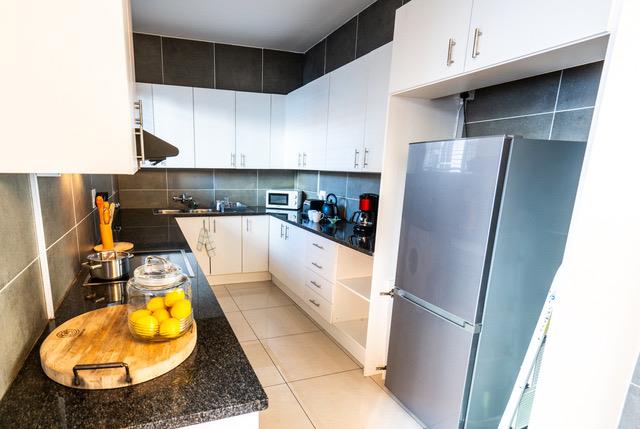 To Let 2 Bedroom Property for Rent in Illovo Gauteng