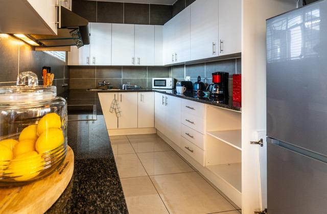 To Let 2 Bedroom Property for Rent in Illovo Gauteng