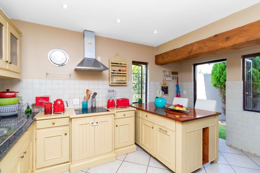 To Let 4 Bedroom Property for Rent in Barbeque Downs Gauteng