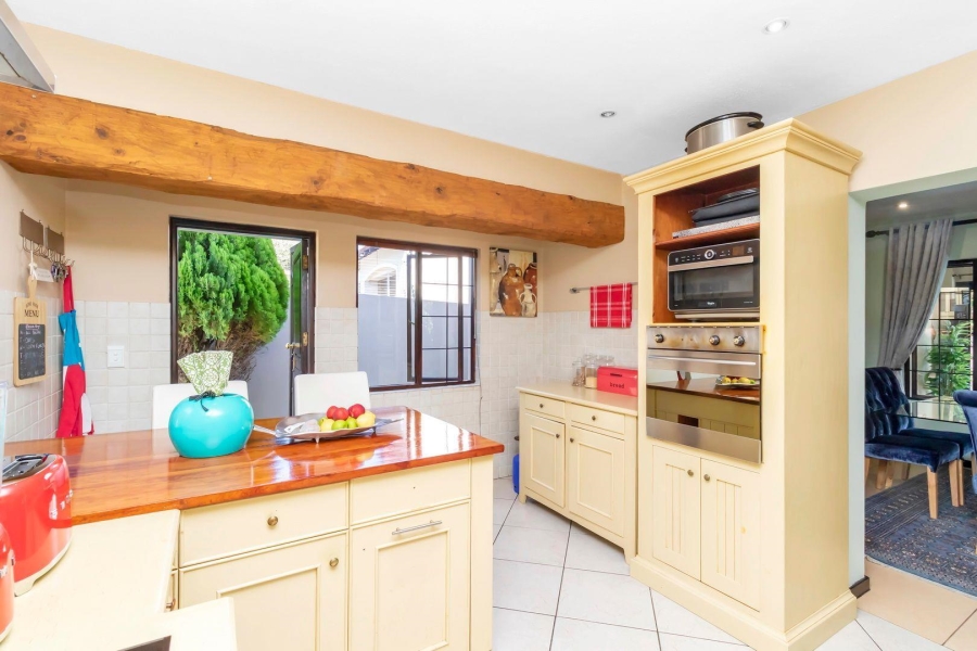 To Let 4 Bedroom Property for Rent in Barbeque Downs Gauteng