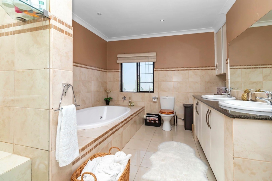 To Let 4 Bedroom Property for Rent in Barbeque Downs Gauteng