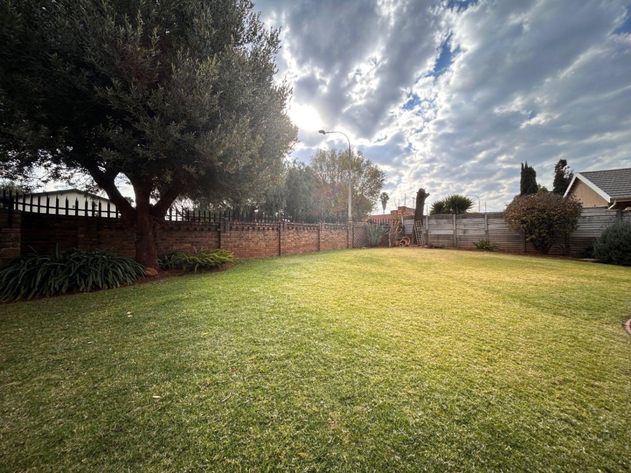 3 Bedroom Property for Sale in Verwoerdpark Gauteng