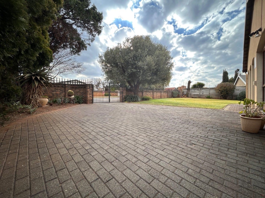 3 Bedroom Property for Sale in Verwoerdpark Gauteng