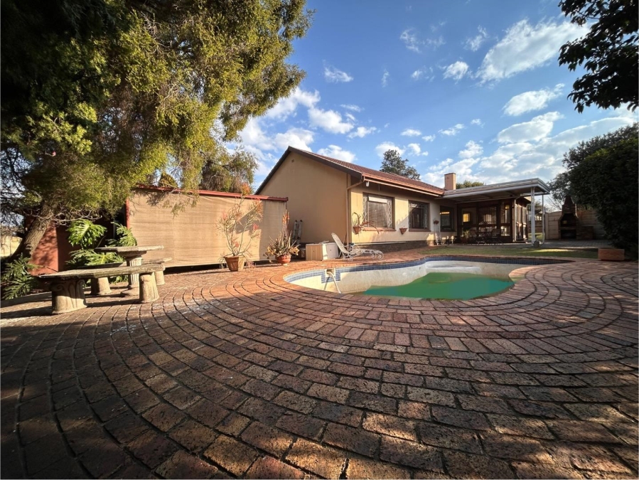 3 Bedroom Property for Sale in Verwoerdpark Gauteng
