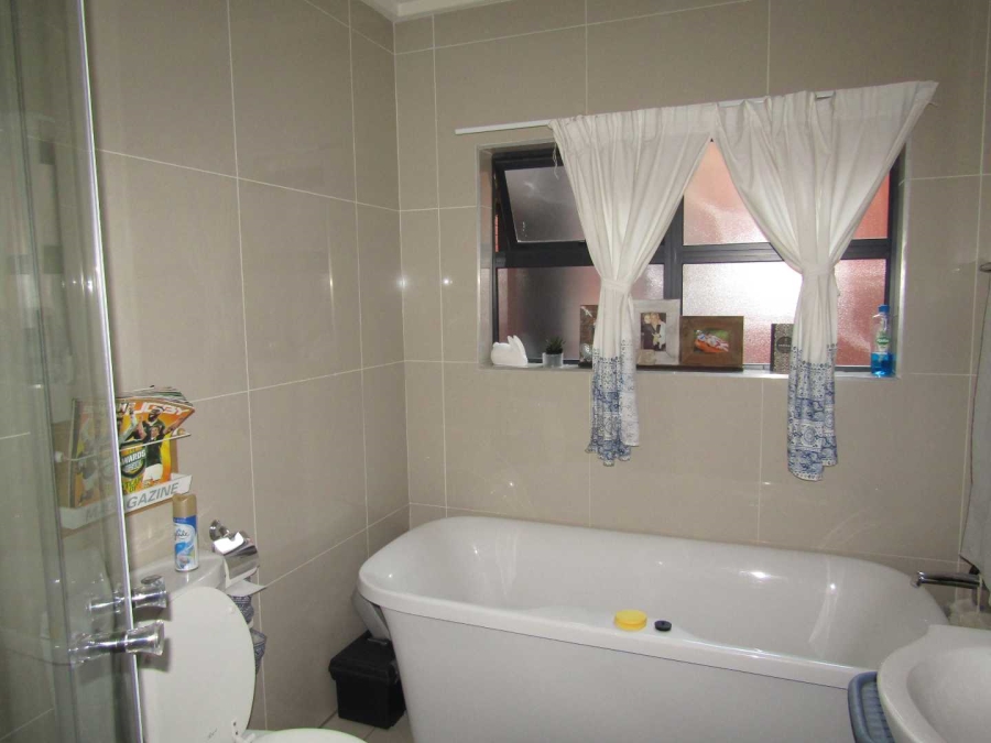 3 Bedroom Property for Sale in Eveleigh Gauteng