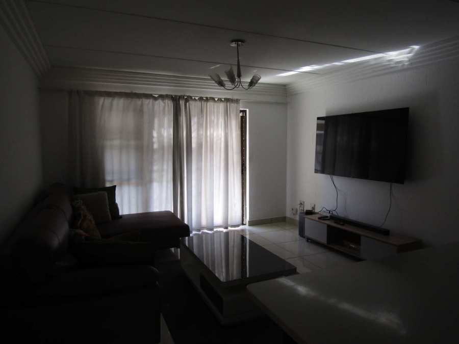 2 Bedroom Property for Sale in Ravenswood Gauteng