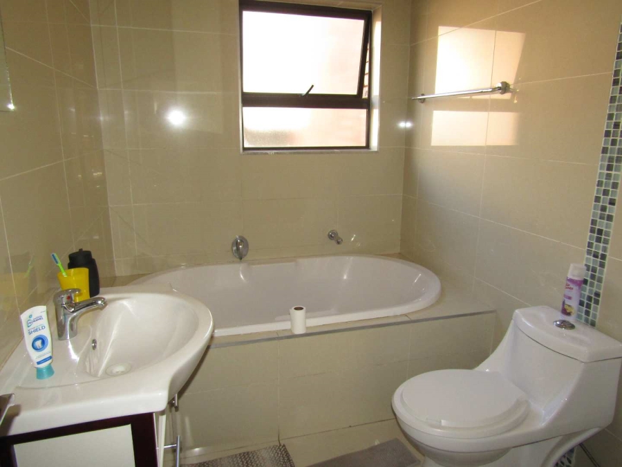 2 Bedroom Property for Sale in Ravenswood Gauteng