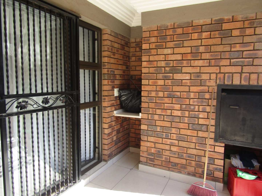 2 Bedroom Property for Sale in Ravenswood Gauteng