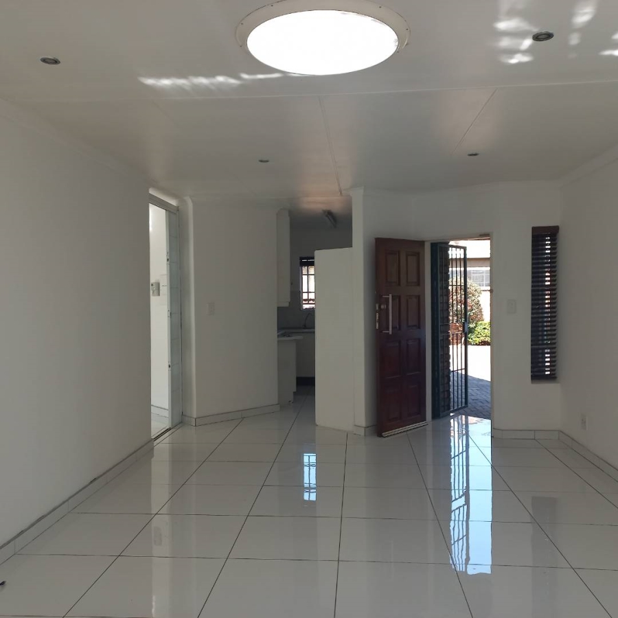 To Let 2 Bedroom Property for Rent in Eldoraigne Gauteng