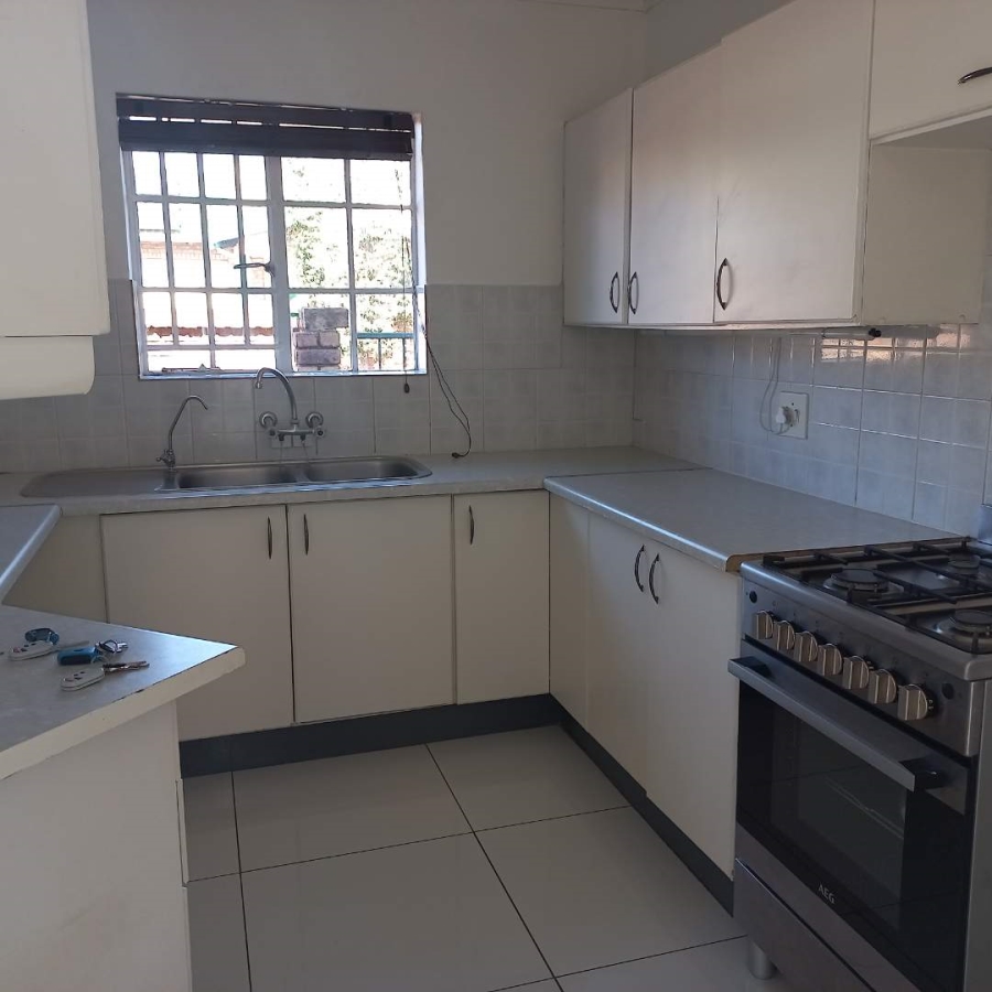 To Let 2 Bedroom Property for Rent in Eldoraigne Gauteng