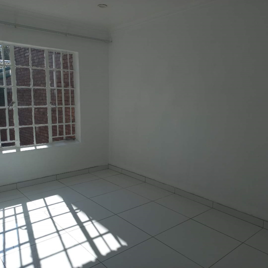 To Let 2 Bedroom Property for Rent in Eldoraigne Gauteng