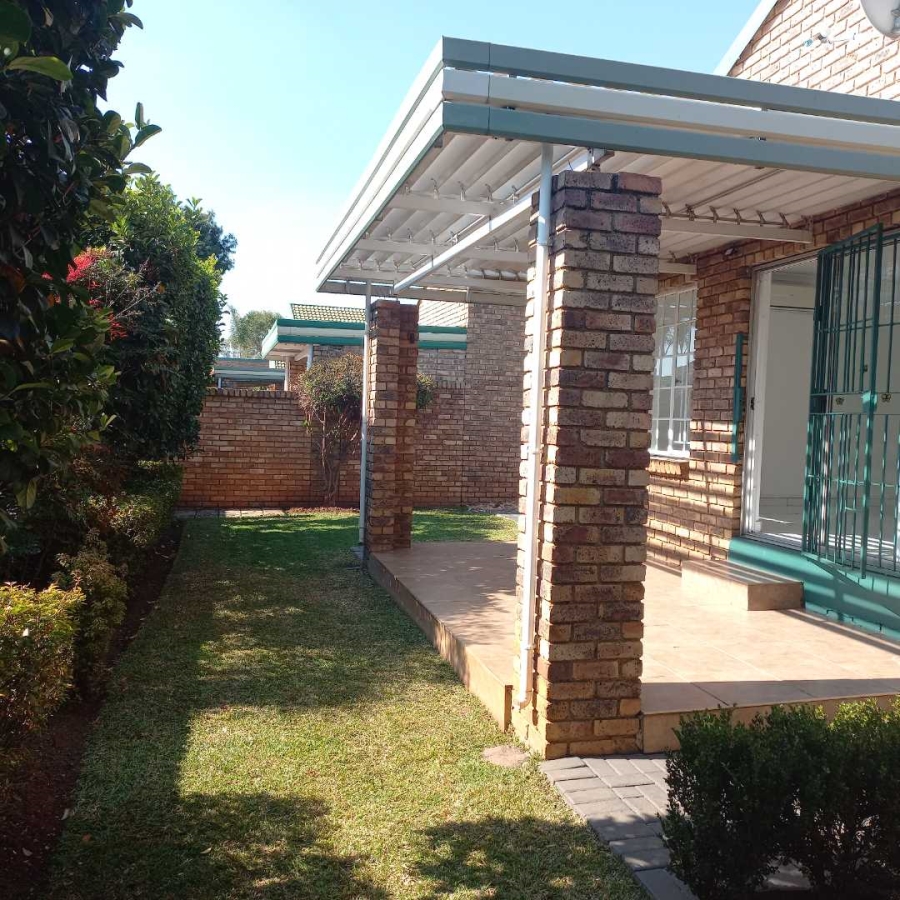 To Let 2 Bedroom Property for Rent in Eldoraigne Gauteng