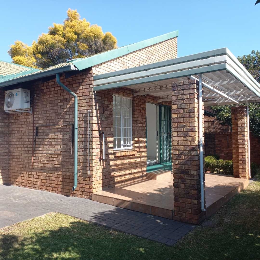 To Let 2 Bedroom Property for Rent in Eldoraigne Gauteng