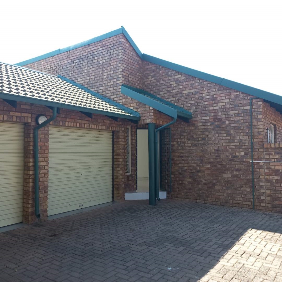 To Let 2 Bedroom Property for Rent in Eldoraigne Gauteng