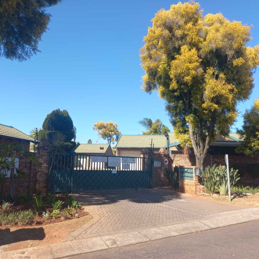 To Let 2 Bedroom Property for Rent in Eldoraigne Gauteng