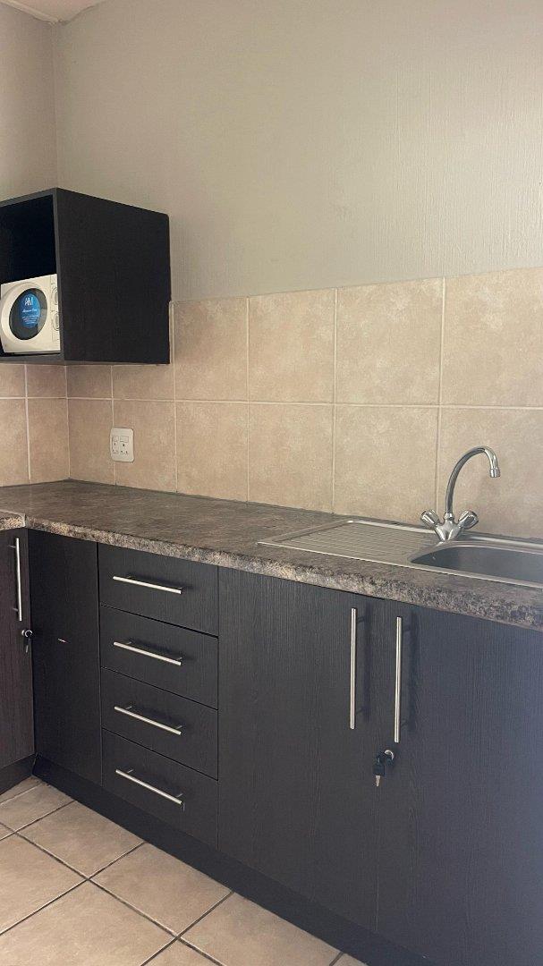 To Let 1 Bedroom Property for Rent in Ruimsig Gauteng