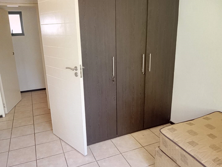 To Let 1 Bedroom Property for Rent in Ruimsig Gauteng