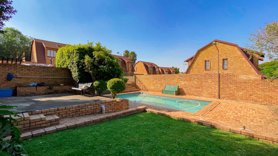 2 Bedroom Property for Sale in Boskruin Gauteng
