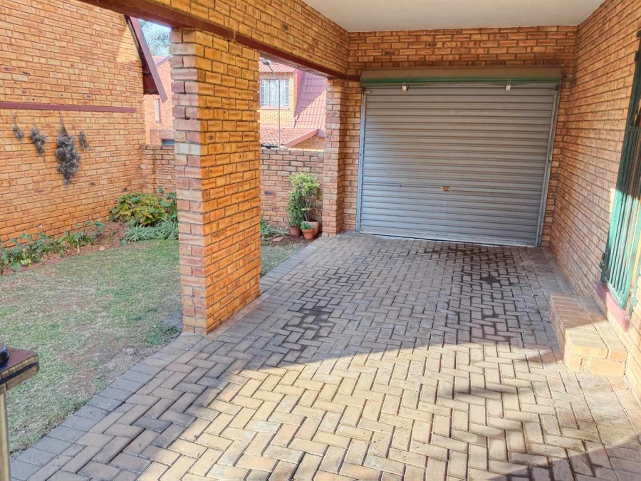 2 Bedroom Property for Sale in Boskruin Gauteng