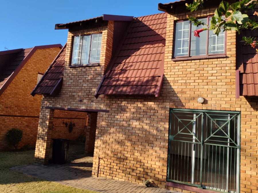 2 Bedroom Property for Sale in Boskruin Gauteng