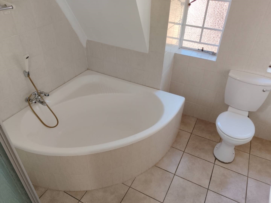 2 Bedroom Property for Sale in Boskruin Gauteng