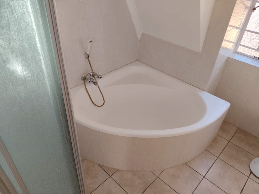 2 Bedroom Property for Sale in Boskruin Gauteng