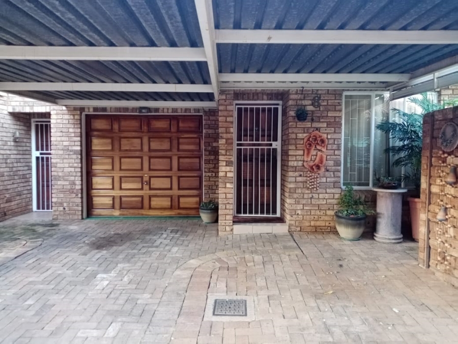2 Bedroom Property for Sale in Wapadrand Gauteng
