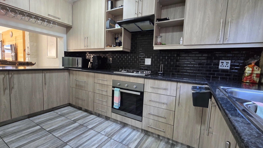 2 Bedroom Property for Sale in New Redruth Gauteng