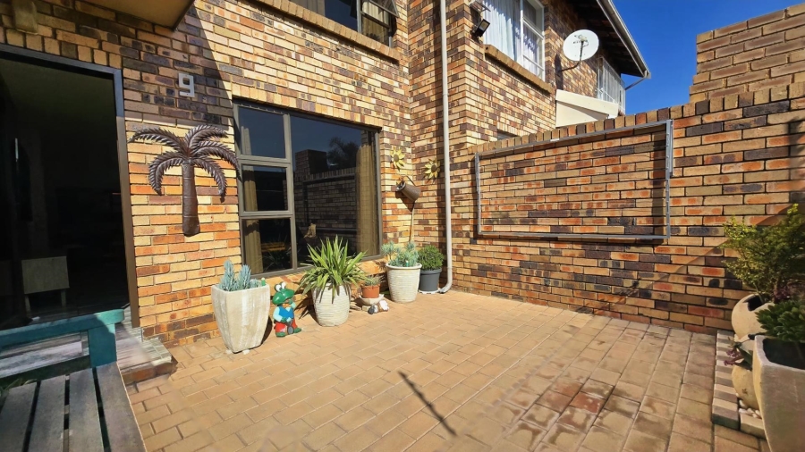 2 Bedroom Property for Sale in New Redruth Gauteng