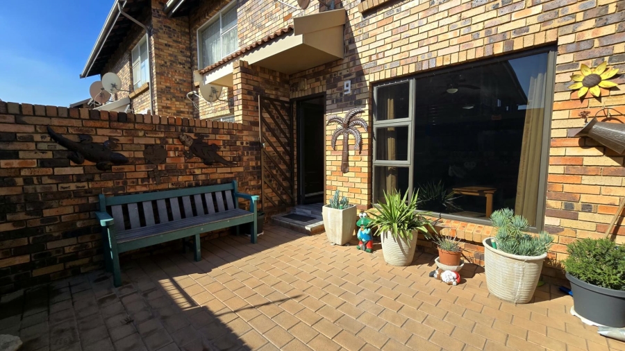2 Bedroom Property for Sale in New Redruth Gauteng