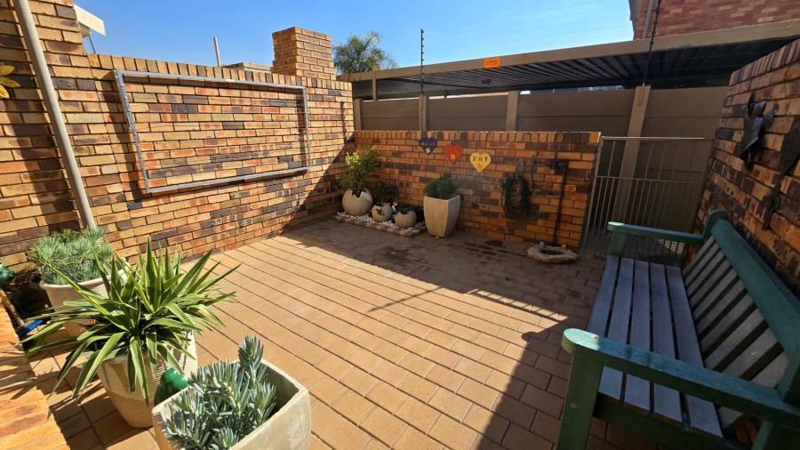 2 Bedroom Property for Sale in New Redruth Gauteng