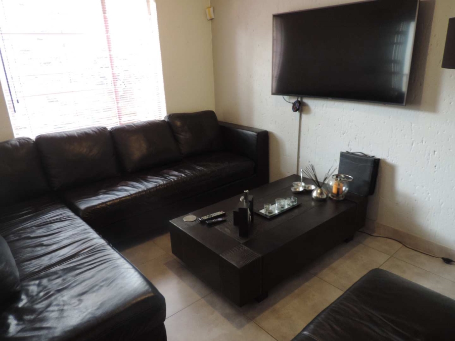 2 Bedroom Property for Sale in Glenvista Gauteng